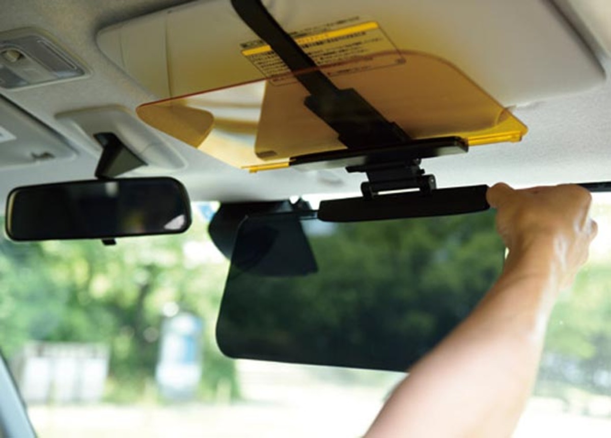 これは必携 クルマの まぶしい 問題を解決する4つの特効アイテム 360life サンロクマル