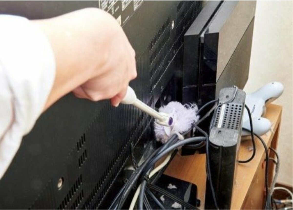 テレビ裏のホコリをとる！ 伸びるハンディモップおすすめ6選｜『LDK』とお掃除のプロが伝授 360LiFE