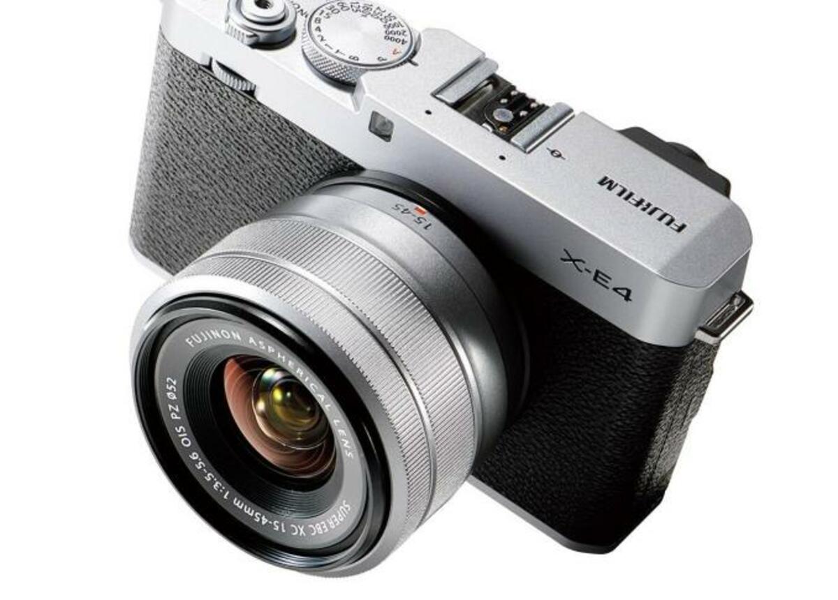 FUJIFILM X-E4 レンズキット シルバー (XC15-45) - デジタルカメラ