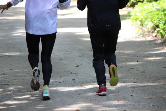 膝サポーターおすすめランキング8選 筋トレ時の痛みから守る 360life サンロクマル