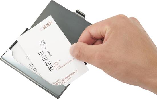 安くていいもの発見 百均とメーカーのアルミ製名刺入れをプロと比較 360life サンロクマル