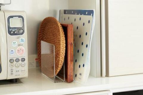 取り出しやすい 見た目キレイ トレーが美しく収納できる 仕切りスタンド 活用術 おすすめ4選 テストする女性誌 Ldk が伝授 360life サンロクマル