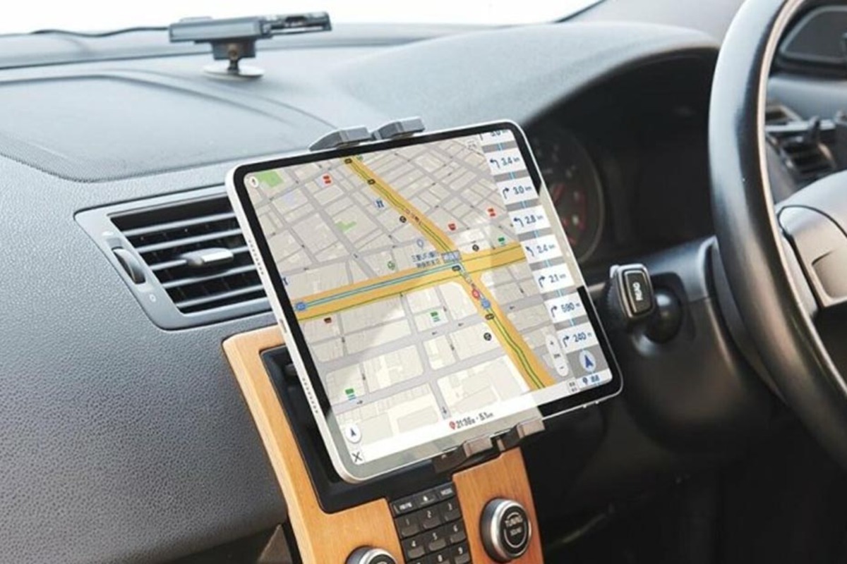 GPS コネクタ（iPadをカーナビ使用で活躍）